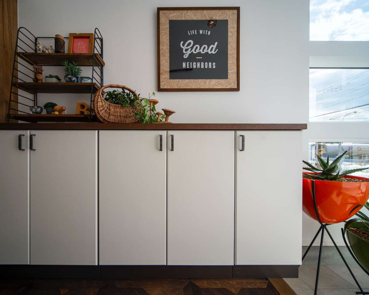 外壁建材から家具雑貨までワンストップ。ロストアンドファウンドらしい遊び心も含まれます。